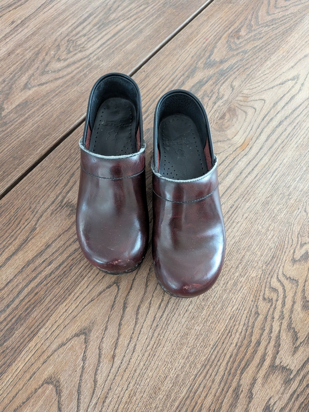 Womens Dansko Maroon Dark Red Clogs Comfort Shoes Size 37